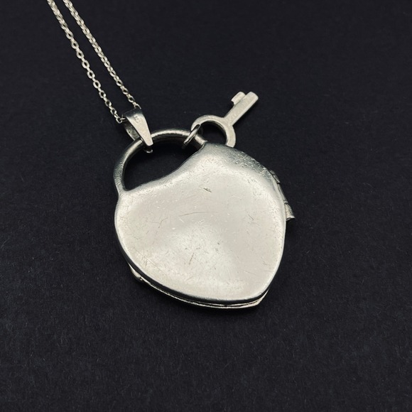 Large‎ Sterling Silver Heart Locket with Key Charm Necklace Engraved Scrollwork - Picture 4 of 9